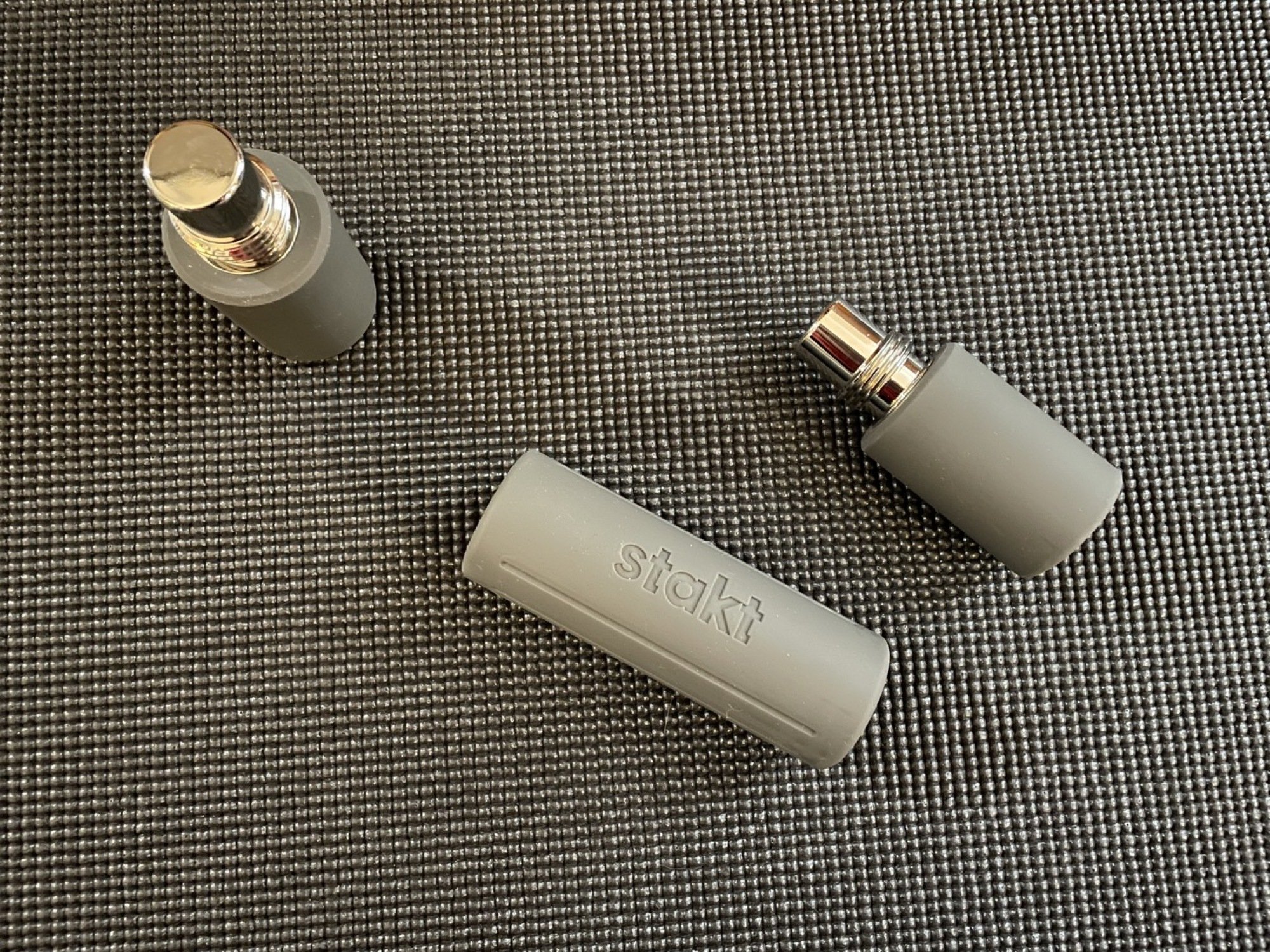 the two ends and base of stakt weight separate from each other